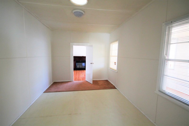 Photo - 11 Miro Street, Young NSW 2594 - Image 6