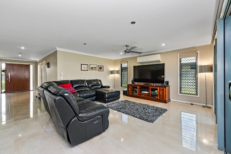 Photo - 11 Mistletoe Avenue, Norman Gardens QLD 4701 - Image 6