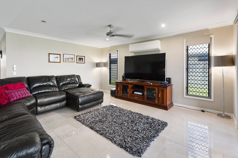 Photo - 11 Mistletoe Avenue, Norman Gardens QLD 4701 - Image 7