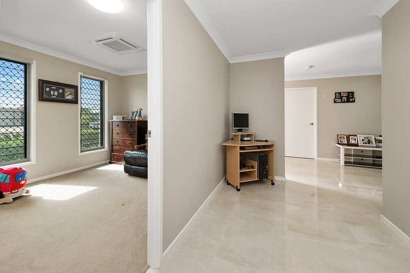 Photo - 11 Mistletoe Avenue, Norman Gardens QLD 4701 - Image 9