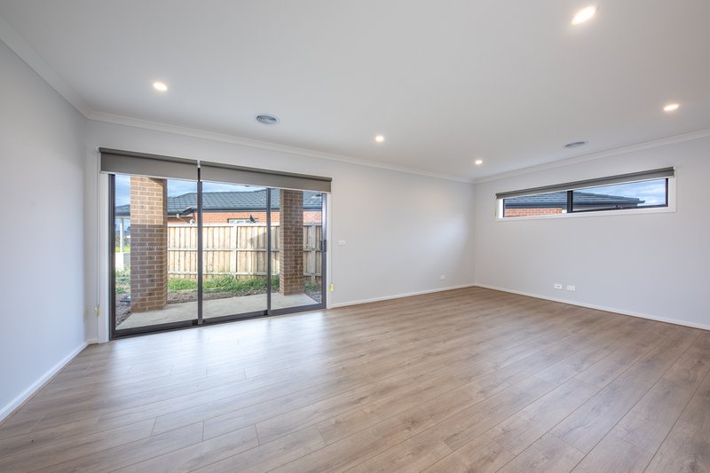 Photo - 11 Molette Road, Sunbury VIC 3429 - Image 3