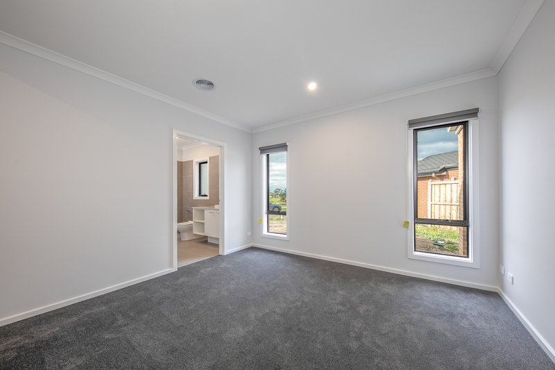 Photo - 11 Molette Road, Sunbury VIC 3429 - Image 8