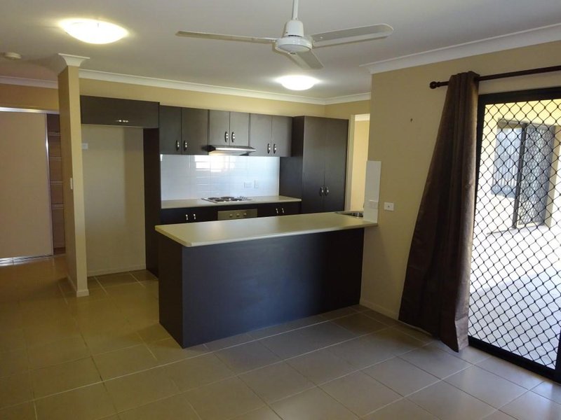 Photo - 11 Montana Street, Deeragun QLD 4818 - Image 3