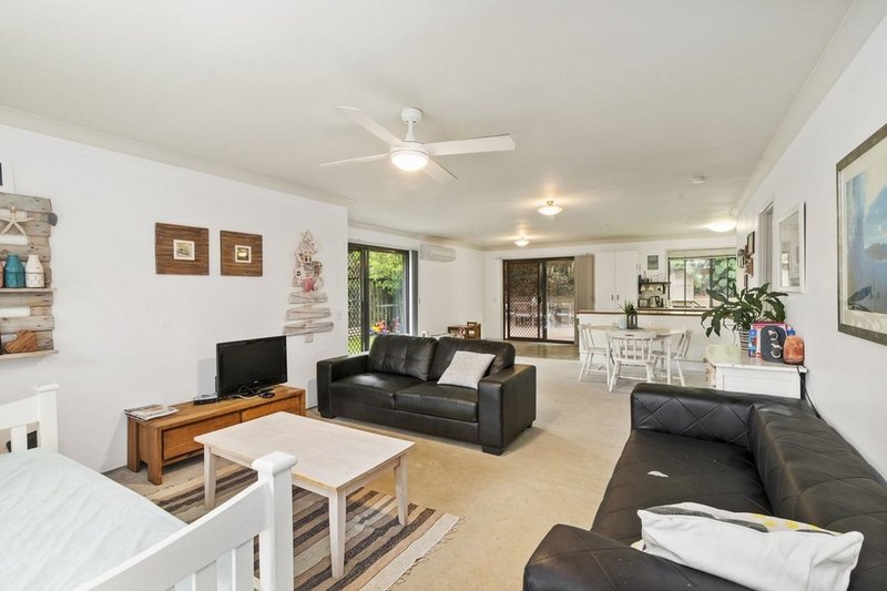 Photo - 11 Montezuma Drive, Burleigh Waters QLD 4220 - Image 2