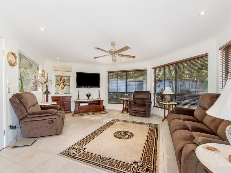 Photo - 11 Moonda Court, Helensvale QLD 4212 - Image 6