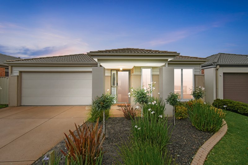 Photo - 11 Morgan Way, Pakenham VIC 3810 - Image 2