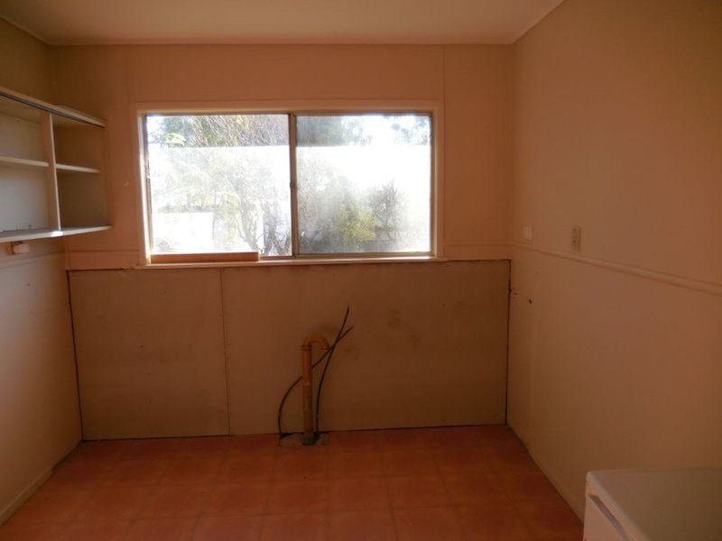 Photo - 11 Morris Crescent, Mount Isa QLD 4825 - Image 4