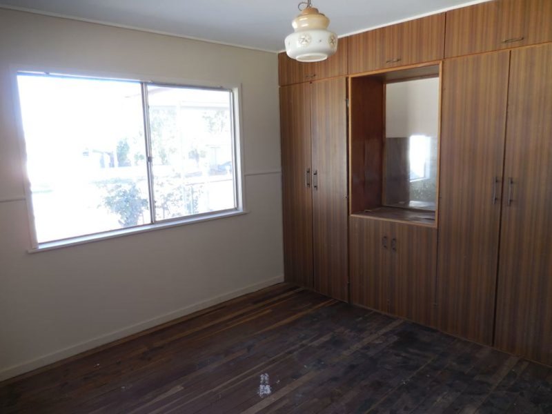 Photo - 11 Morris Crescent, Mount Isa QLD 4825 - Image 6