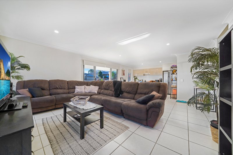 Photo - 11 Morton Street, Waterford QLD 4133 - Image 4