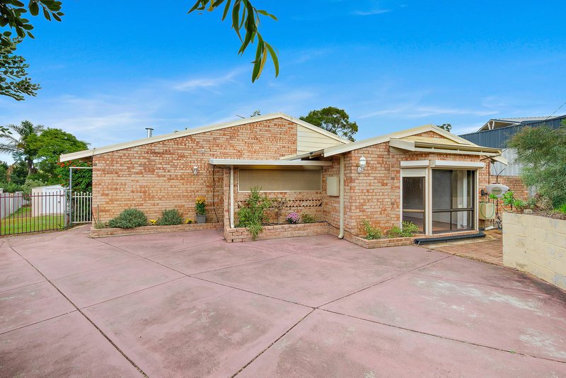 Photo - 11 Moysey Court, Parmelia WA 6167 - Image 1