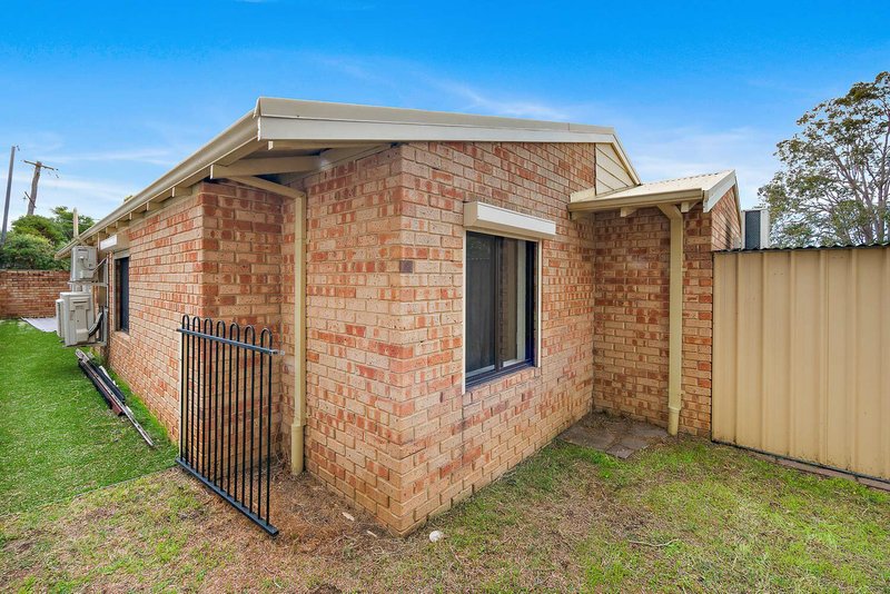Photo - 11 Moysey Court, Parmelia WA 6167 - Image 3