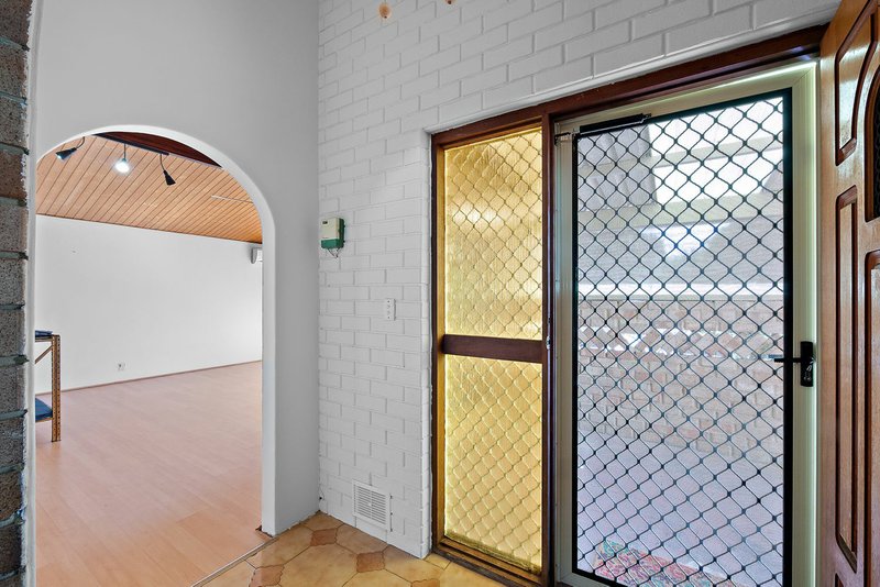 Photo - 11 Moysey Court, Parmelia WA 6167 - Image 4