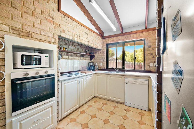 Photo - 11 Moysey Court, Parmelia WA 6167 - Image 6