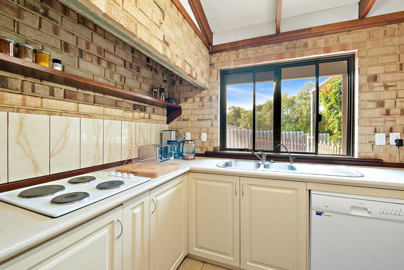 Photo - 11 Moysey Court, Parmelia WA 6167 - Image 8