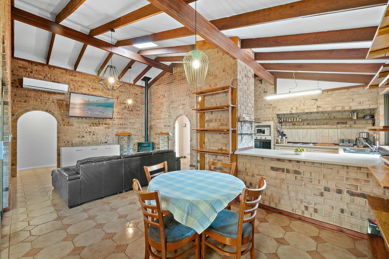 Photo - 11 Moysey Court, Parmelia WA 6167 - Image 9
