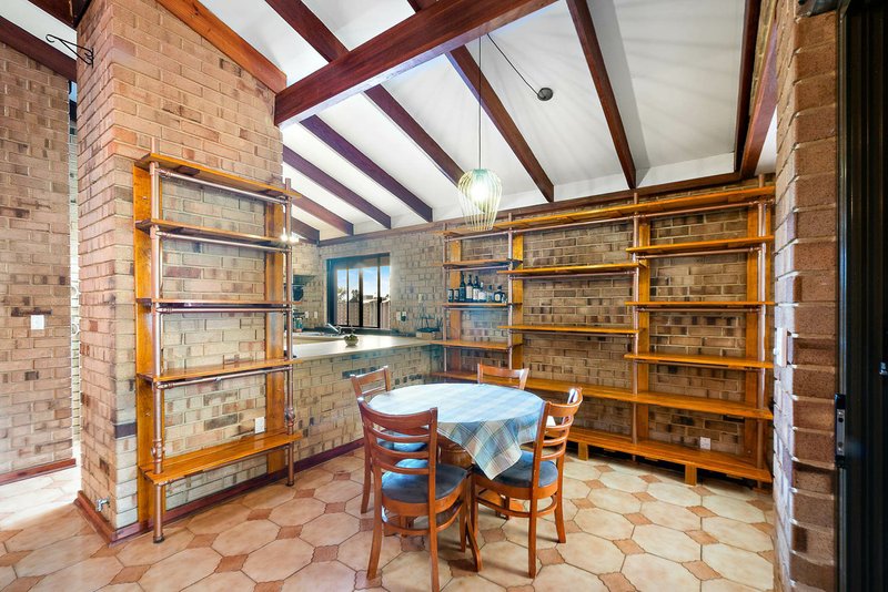 Photo - 11 Moysey Court, Parmelia WA 6167 - Image 11