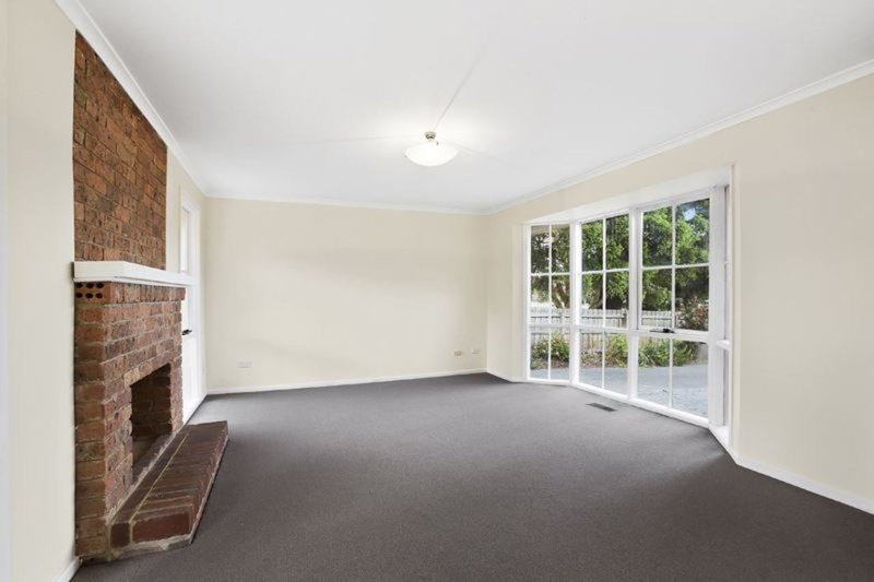 Photo - 1/1 Mudgee Street, Burwood East VIC 3151 - Image 3