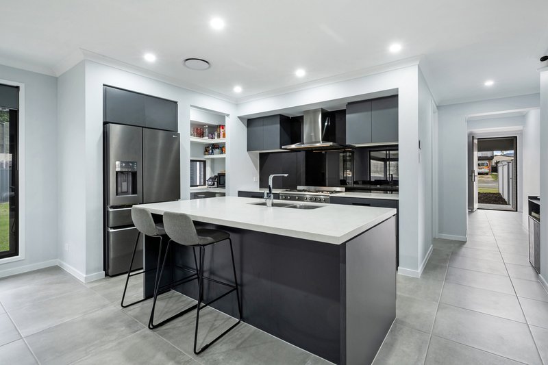 Photo - 11 Muller Lane, Lawnton QLD 4501 - Image 2