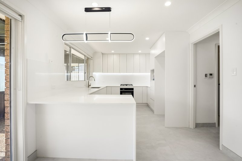 Photo - 11 Mulligan Street, Bossley Park NSW 2176 - Image 4