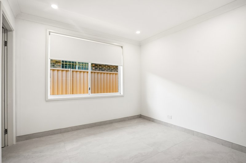 Photo - 11 Mulligan Street, Bossley Park NSW 2176 - Image 7