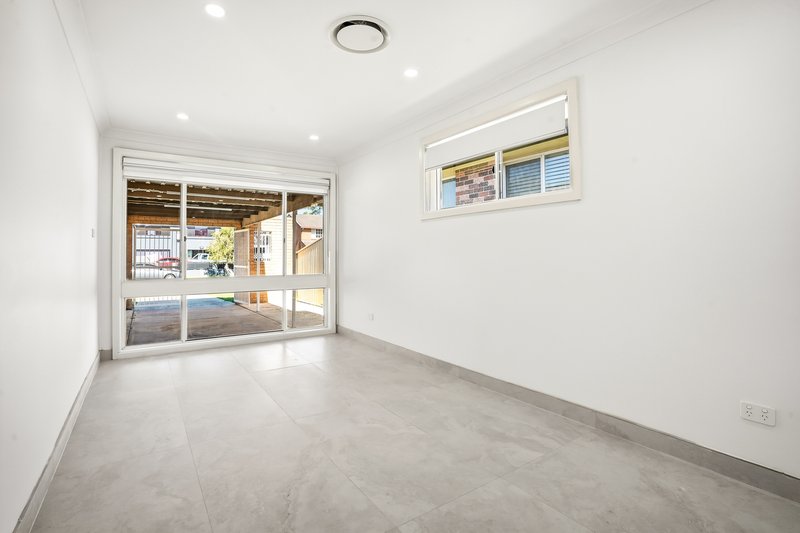 Photo - 11 Mulligan Street, Bossley Park NSW 2176 - Image 8