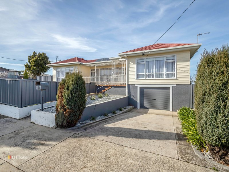 Photo - 11 Murfet Crescent, Devonport TAS 7310 - Image 1