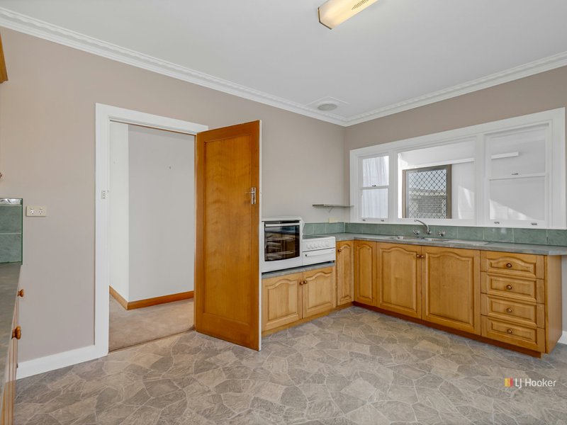 Photo - 11 Murfet Crescent, Devonport TAS 7310 - Image 2