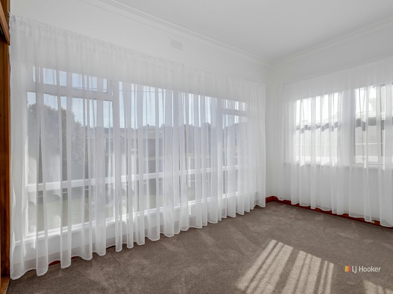 Photo - 11 Murfet Crescent, Devonport TAS 7310 - Image 3