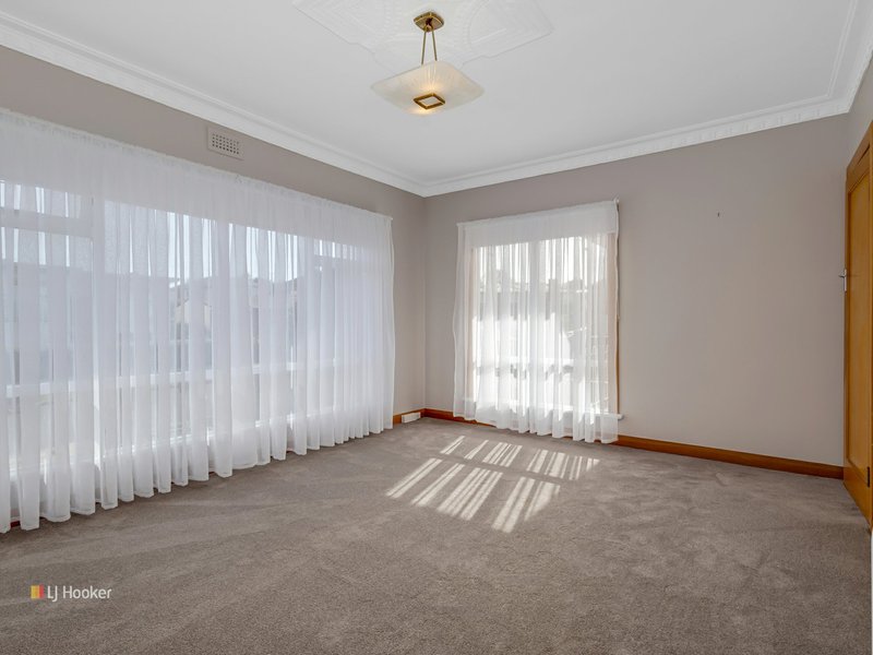 Photo - 11 Murfet Crescent, Devonport TAS 7310 - Image 4