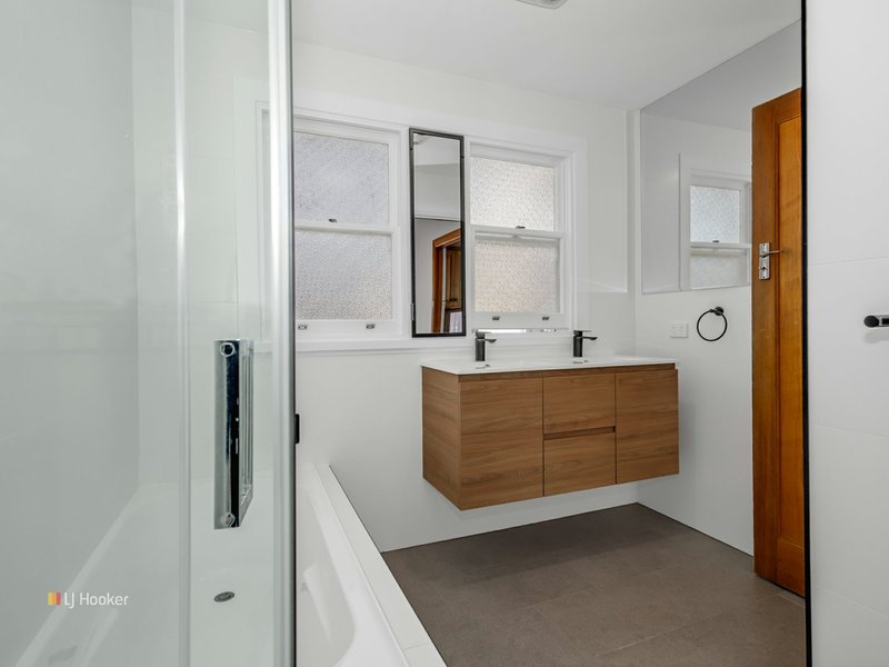 Photo - 11 Murfet Crescent, Devonport TAS 7310 - Image 5