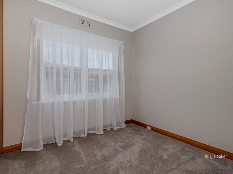 Photo - 11 Murfet Crescent, Devonport TAS 7310 - Image 6