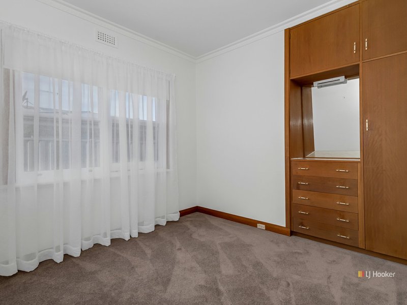 Photo - 11 Murfet Crescent, Devonport TAS 7310 - Image 7