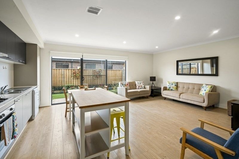 Photo - 11 Nalara Street, Werribee VIC 3030 - Image 4