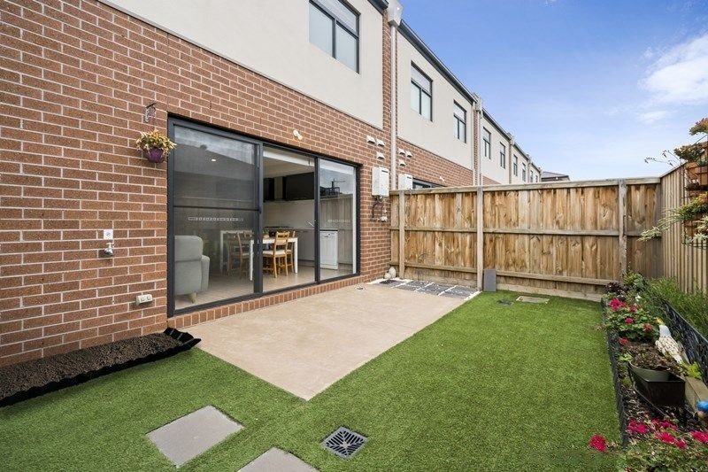 Photo - 11 Nalara Street, Werribee VIC 3030 - Image 10