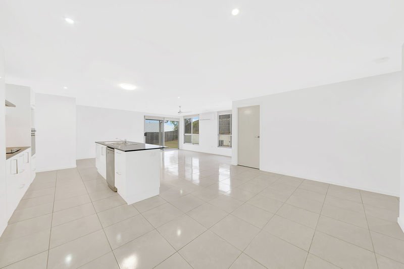 Photo - 11 Namadgi Terrace, New Auckland QLD 4680 - Image 7