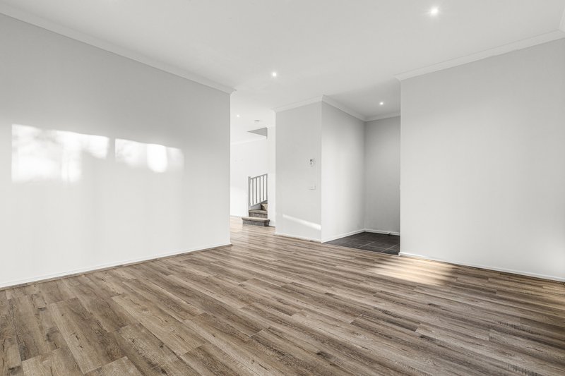 Photo - 11 Nanea Path, Cranbourne VIC 3977 - Image 3