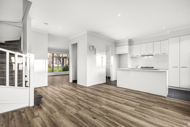 Photo - 11 Nanea Path, Cranbourne VIC 3977 - Image 4