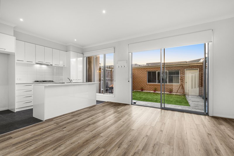 Photo - 11 Nanea Path, Cranbourne VIC 3977 - Image 5