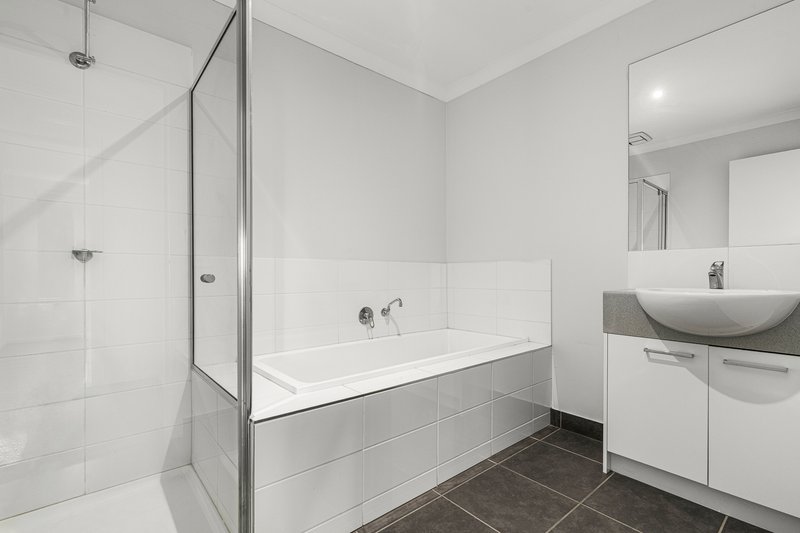 Photo - 11 Nanea Path, Cranbourne VIC 3977 - Image 7