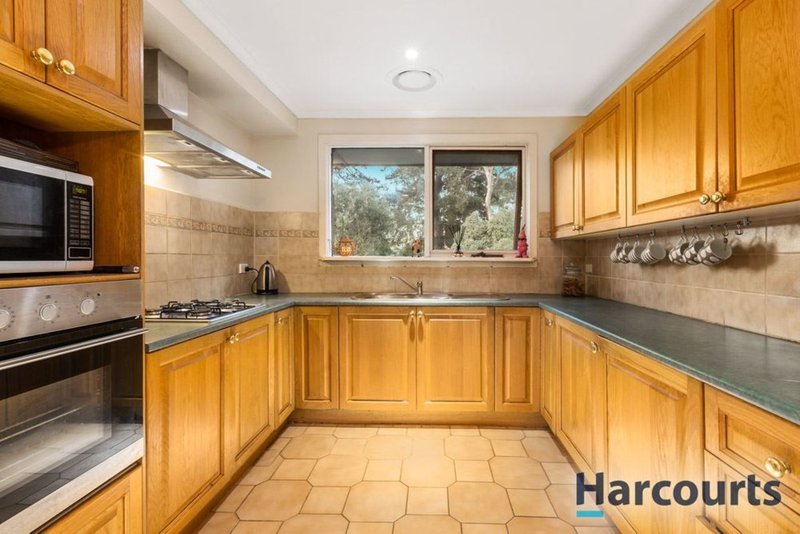 Photo - 11 Napier Close, Wantirna VIC 3152 - Image 2