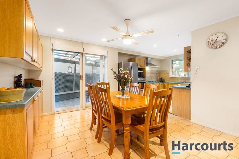 Photo - 11 Napier Close, Wantirna VIC 3152 - Image 4