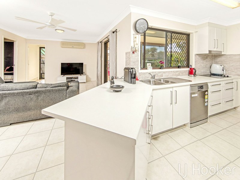 Photo - 11 Naretha Street, Carindale QLD 4152 - Image 2