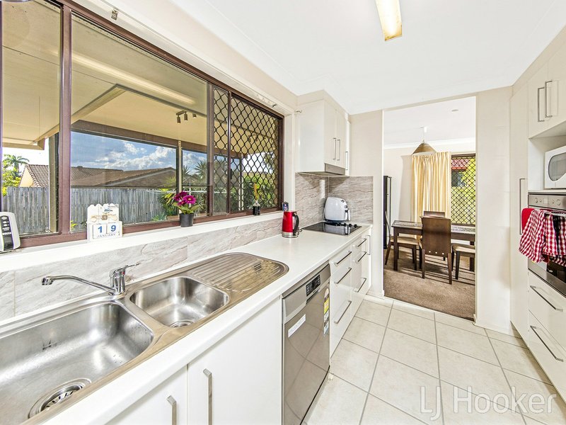 Photo - 11 Naretha Street, Carindale QLD 4152 - Image 3