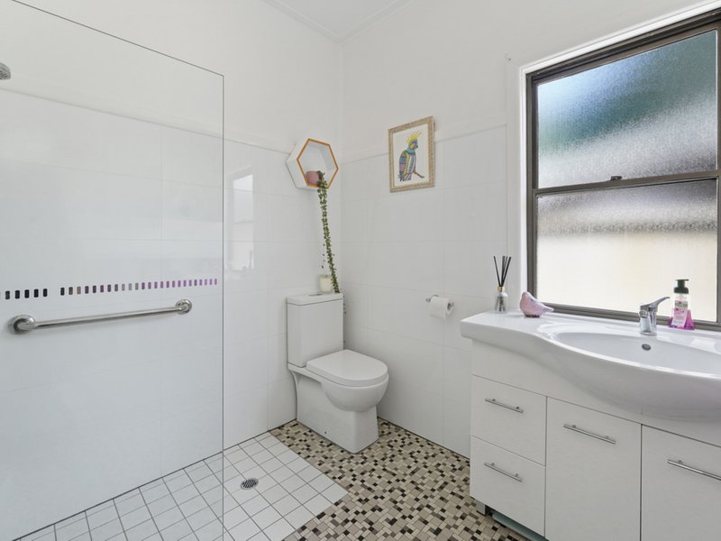 Photo - 11 Narroy Road, North Narrabeen NSW 2101 - Image 6