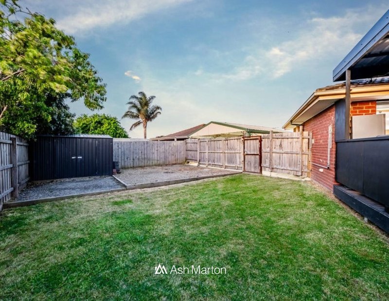 Photo - 11 Natalie Court, Cranbourne West VIC 3977 - Image 17