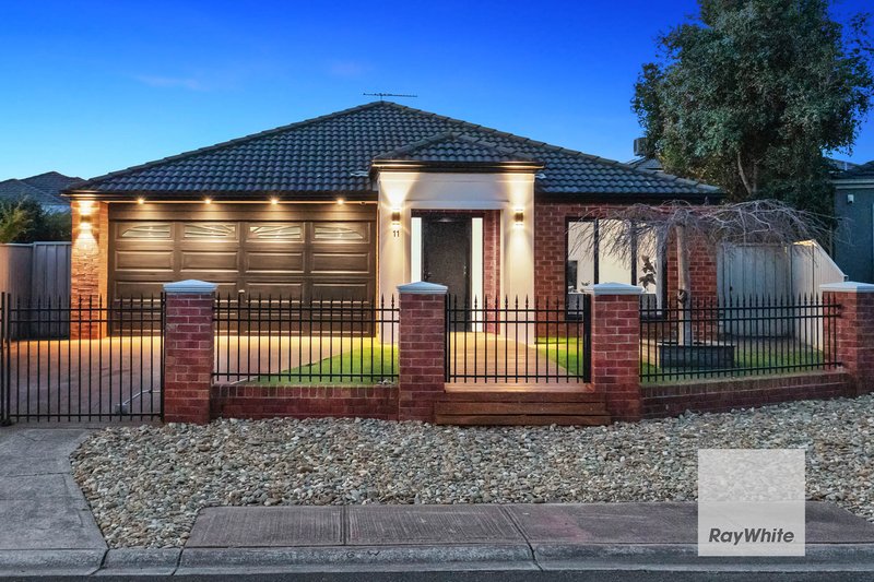 11 Nauru Court, Taylors Hill VIC 3037