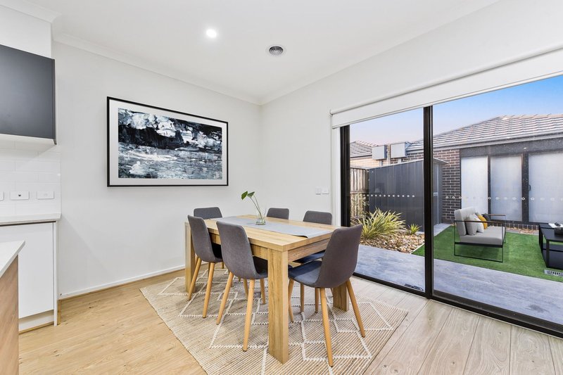 Photo - 11 Newson Street, Keysborough VIC 3173 - Image 5