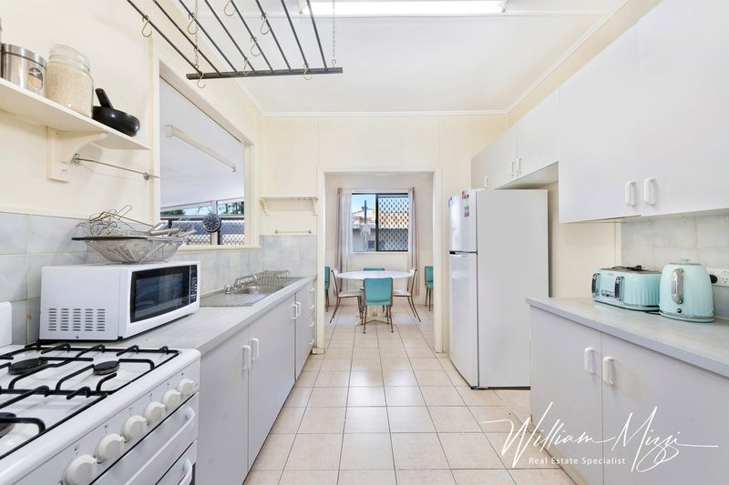 Photo - 11 Nielsen Street, Svensson Heights QLD 4670 - Image 13