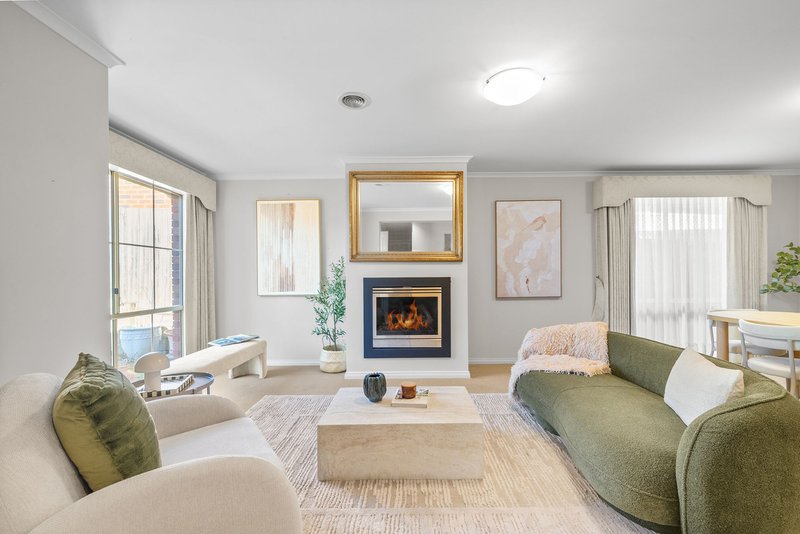 Photo - 11 Nightingale Crescent, Berwick VIC 3806 - Image 2