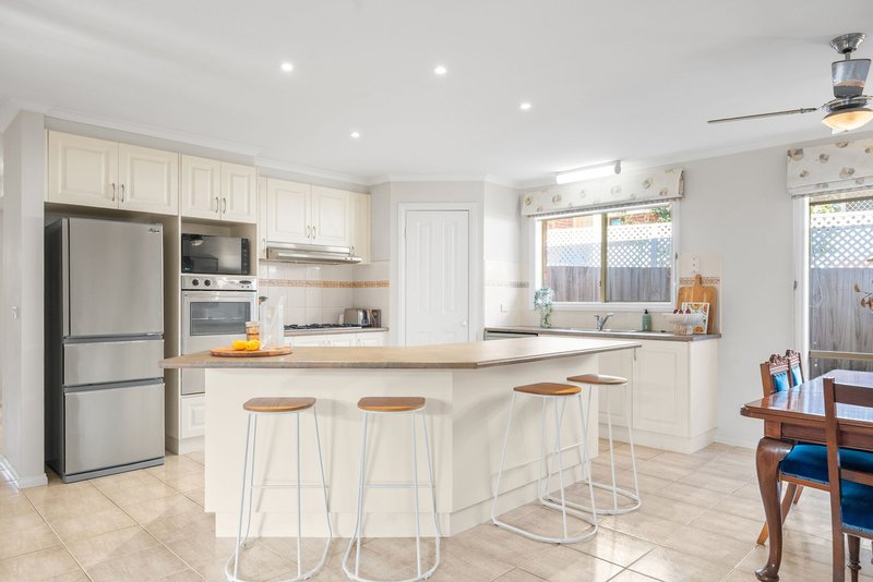 Photo - 11 Nightingale Crescent, Berwick VIC 3806 - Image 6
